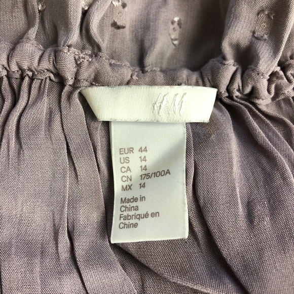 H&M grey lavender ,ruffle neck, clip dot sleeveless top - Picture 4 of 5